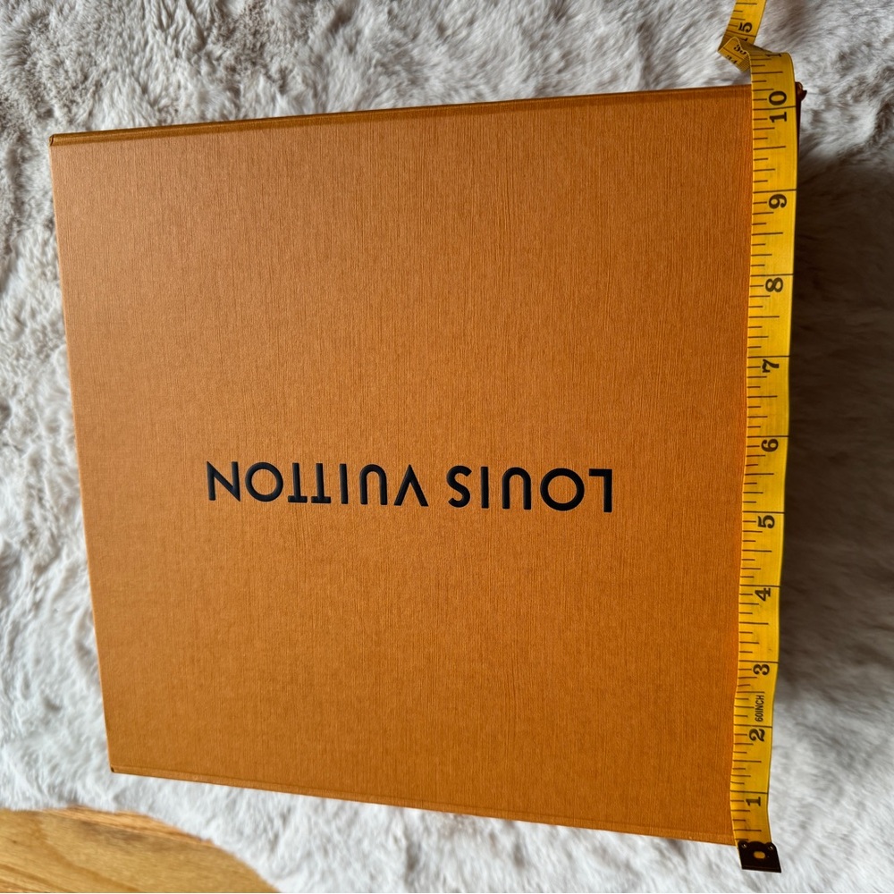 Authentic Louis Vuitton Box Medium - image 7